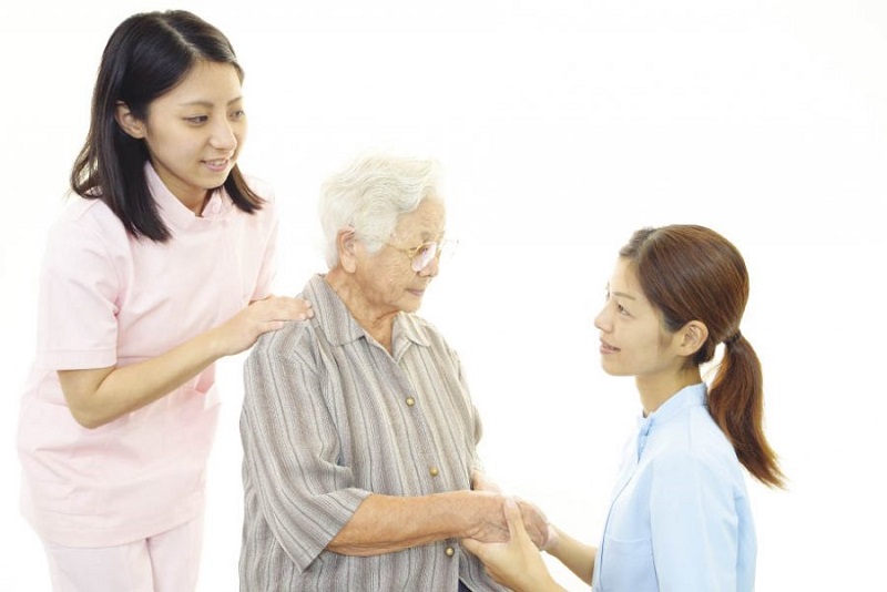 Những công việc cần thực hiện khi chăm sóc người lớn tuổi