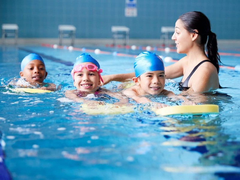 Bơi lợi là bộ môn giúp trẻ phát triển chiều cao vượt trội