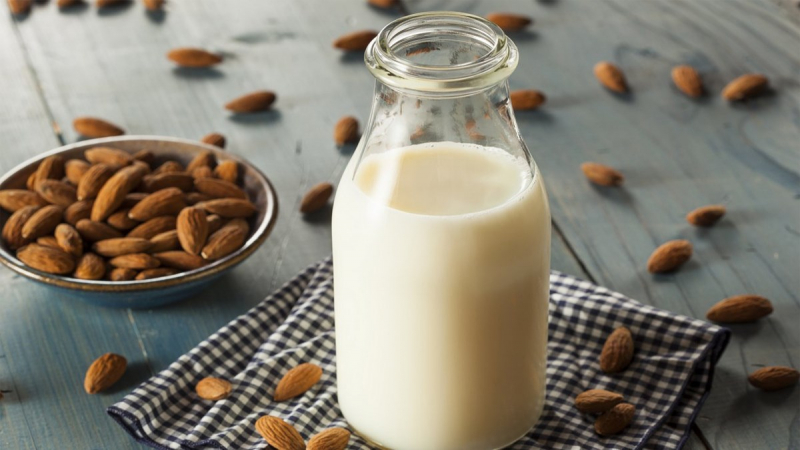 Sữa hạt là sữa thực vật cũng là thực phẩm giúp tăng cân hiệu quả